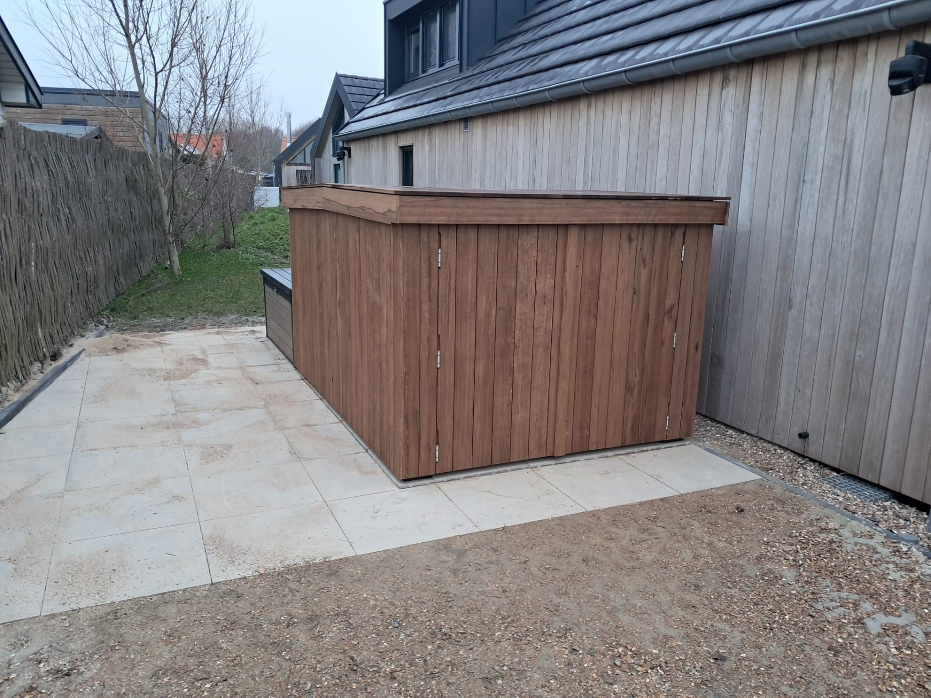 Hardhouten berging op maat in Kapelle
